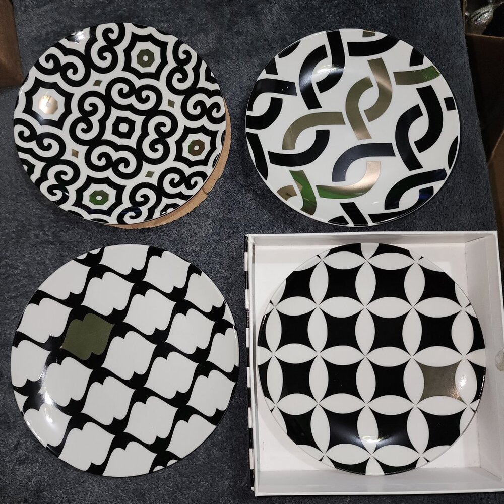 Designer Set of 4 Dessert Plates Embellished with 14k Gold 6" From Macy's